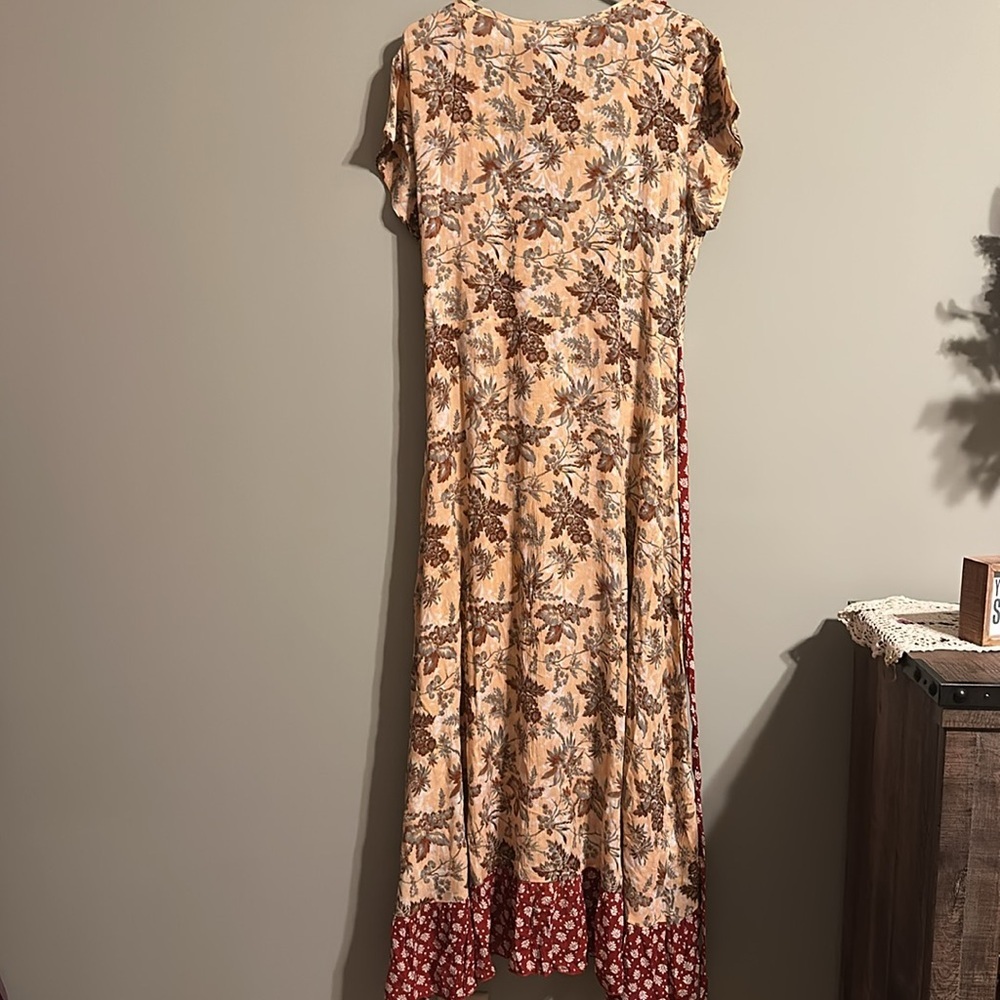 Floral Wrap Dress with Red Accents - Picture 5 of 7